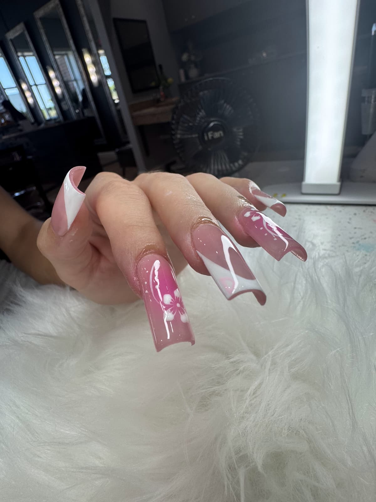 Sisley Nail Salon 1(Polaris)